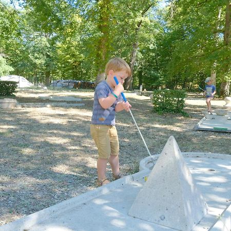 Camping Etang Des Bois Vieilles-Maisons-sur-Joudry Exterior photo